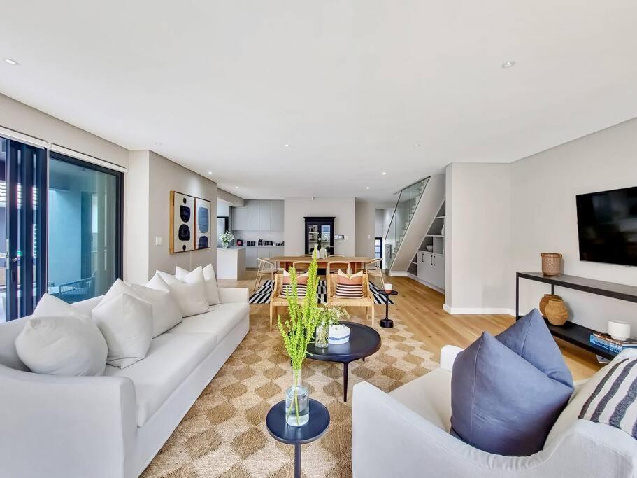 Luxurious Family In Newlands With Pool Cape Town
