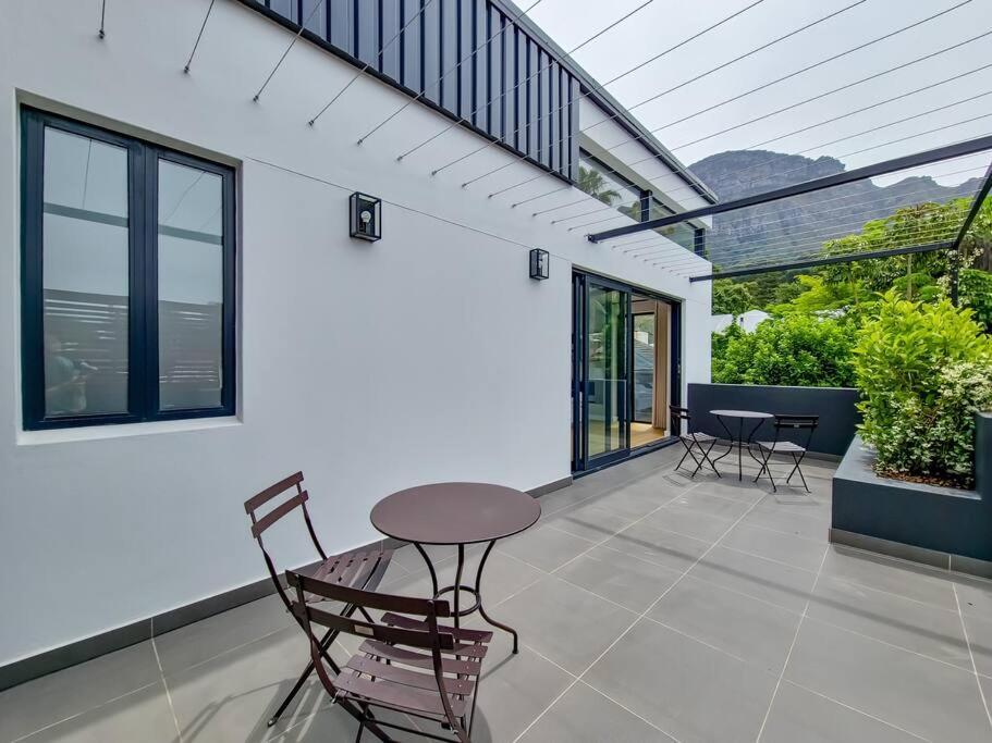 Luxurious Family In Newlands With Pool *