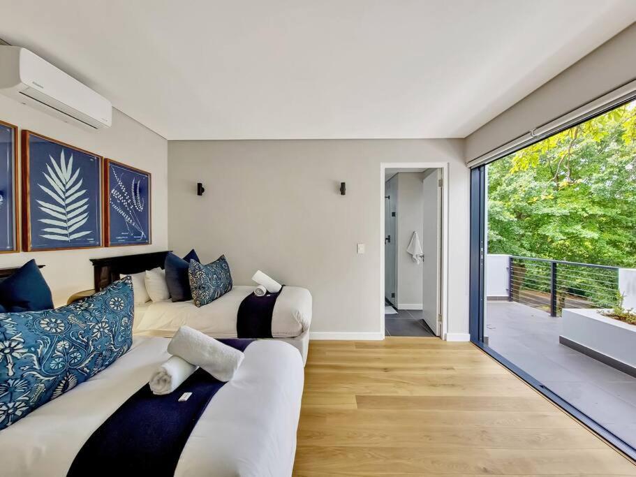 Luxurious Family In Newlands With Pool *