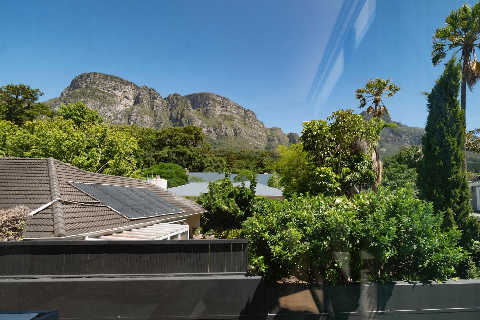 Luxurious Family In Newlands With Pool *